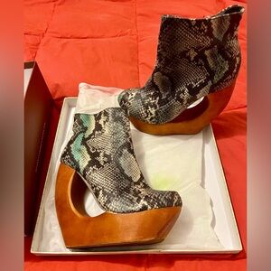Jeffrey Campbell Rockaway Snakeskin Avant-garde Wedge Booties Size- 8 US
